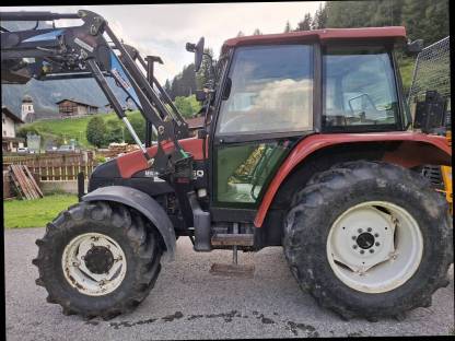 Bild 3:New Holland DL 60 Traktor