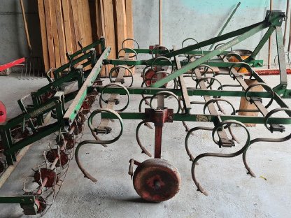 Bild 2:Federzinkengrubber Grubber Kultivator (Efka Klausing)