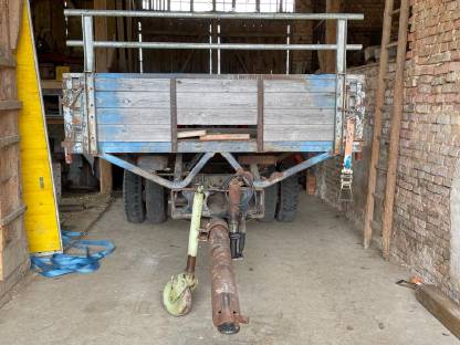 Bild 2:Plateauwagen/Ballenwagen