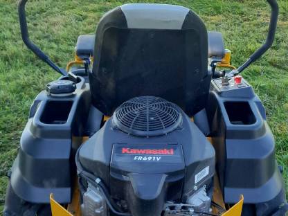 Bild 7:HUSTLER Zero-Turn Aufsitzrasenmäher RAPTOR SD48