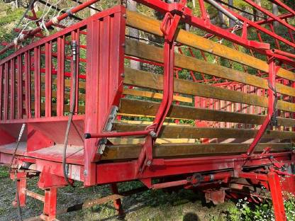 Bild 5:AEBI TP 20 mit Ladewagen und Jauchefass