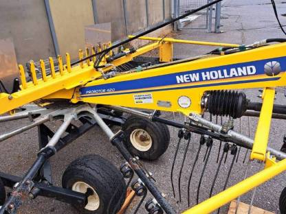 Bild 2:Schwader New Holland 420
