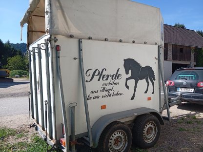 Bild 3:Pferdeanhänger