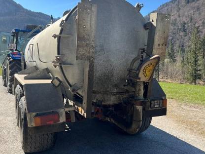 Bild 2:Güllefass Fuchs