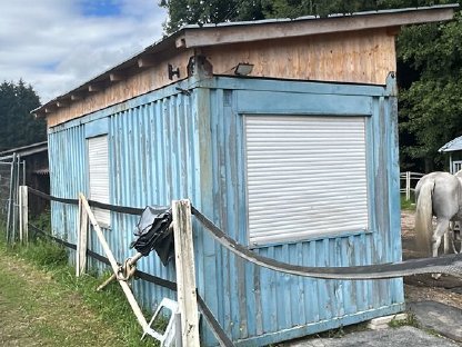 Baucontainer mit Dach