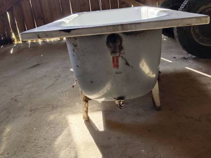 Bild 5:Verkaufe eine alte E-Mail Badewanne