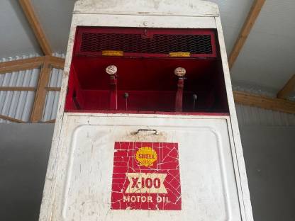 Bild 2:Suche alte Zapfsäulen aus den 50er Jahren