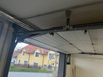 Bild 2:Sektionaltor mit Holzverkleidung