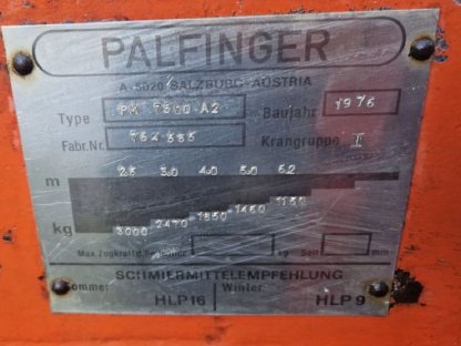Bild 3:Holzwagen mit Kran Palfinger