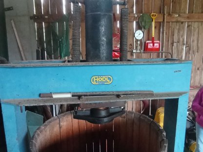 Bild 2:Weinpresse