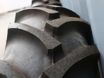 Bild 6:Kompletträder 15,5-38 neu