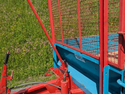 Bild 2:Bergmiststreuer