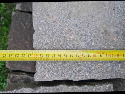 Bild 6:Natursteinplatten ca. 25 x 20 cm