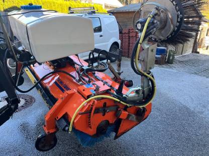 Bild 5:Tuchel Plus 560 200 Kehrmaschine