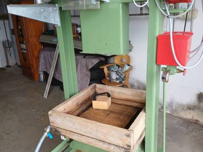 Bild 6:Hydraulische Obstpresse