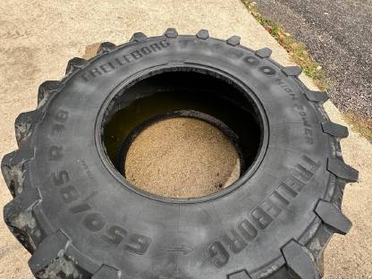 Bild 2:Traktorhinterreifen Trelleborg 650/85 R 38