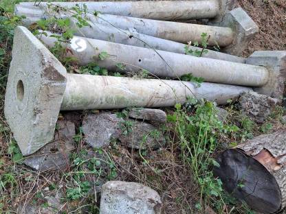 Bild 2:Betonsäulen (reserviert)