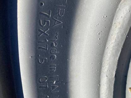 Bild 4:Spikereifen mit Felgen