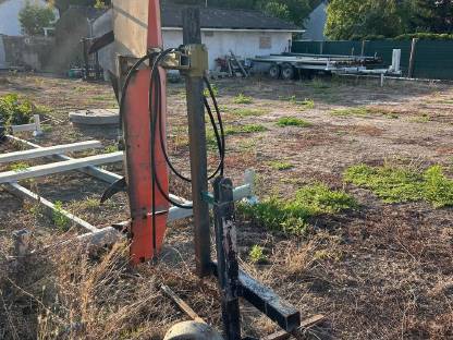 Bild 6:Weingartenspritze und Laubschneider