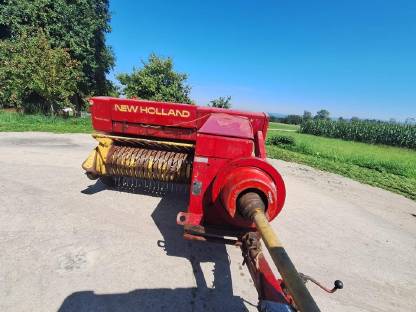 Bild 3:Ballenpresse New Holland 276