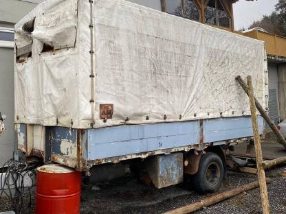 Bild 3:Viehanhänger mit Rampe