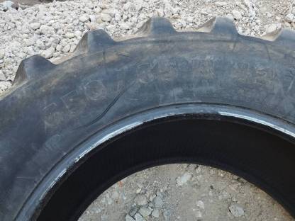 Bild 3:Zu verschenken 650/65r42 Michelin XM 108