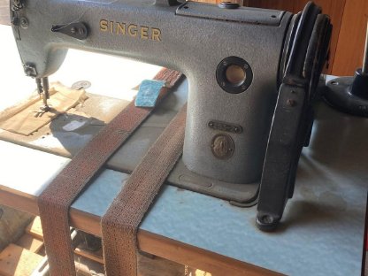 Bild 3:SINGER Industrienähmaschine 253-2