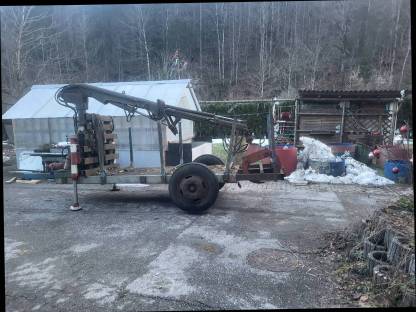 Bild 2:Forstanhänger mit Foco-Kran