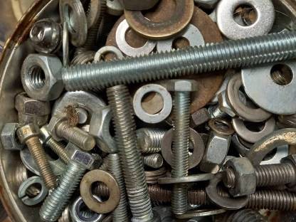 Bild 4:Schrauben, Muttern, Scheiben, Gewindestücke