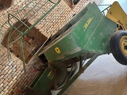 Bild 4:John Deere Ballenpresse