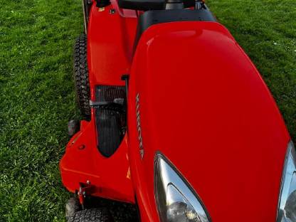 Bild 8:Kubota Rasenmähertraktor