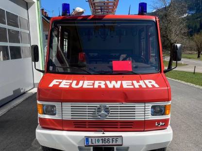 Bild 9:Mercedes LFB 609D/31 Feuerwehrauto