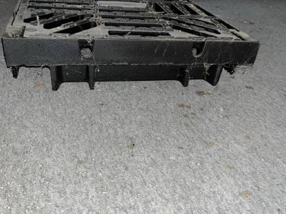 Bild 2:Kanalgitter samt Einlaufschacht