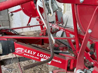 Bild 3:Heuwender Zetter Lely Lotos Stabilo