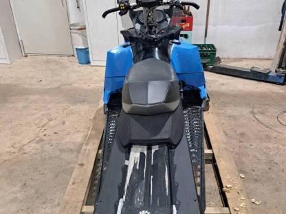 Bild 7:Skidoo Schneemobil Schlitten Bombardier Summit 800