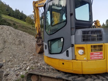 KOMATSU PC78MR