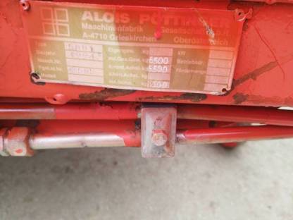 Bild 3:Pöttinger Miststreuer