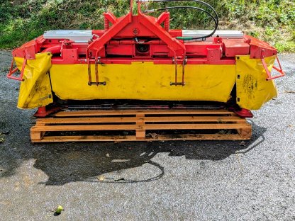 Frontmähwerk Pöttinger Nova Cat 220 Alpin