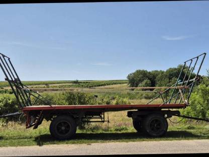 Bild 2:Ballenwagen