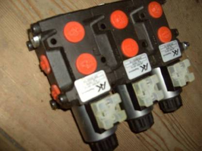 Bild 2:6/2 Wegeventile verflanscht für 4 dw Verbraucher