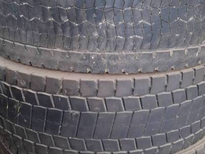 Bild 2:Lkw-Anhänger gebrauchte Reifen