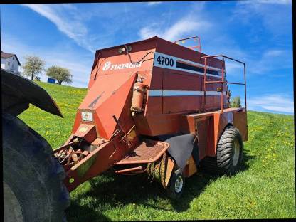 Bild 3:Hesston 4700 Quaderballenpresse