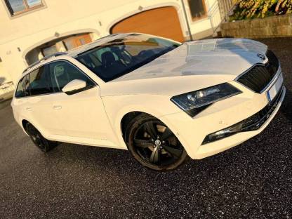 Bild 3:Skoda Superb Combi Style TDI DSG Panorama Kombi/Family Van