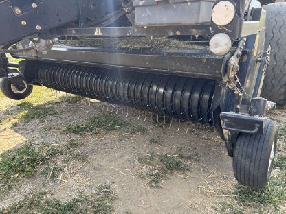 Bild 4:Rundballenpresse New Holland Roll Belt 150