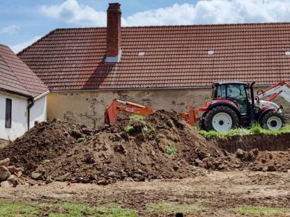 Bild 6:Heckbagger Schaeff