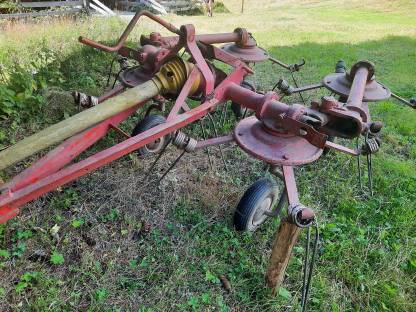 Kreiselheuer Heuwender Kuhn 440 T