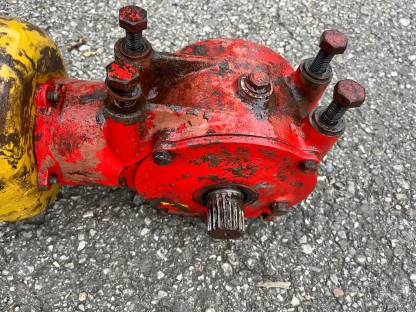 Bild 5:Pöttinger Ladewagengetriebe und Achse