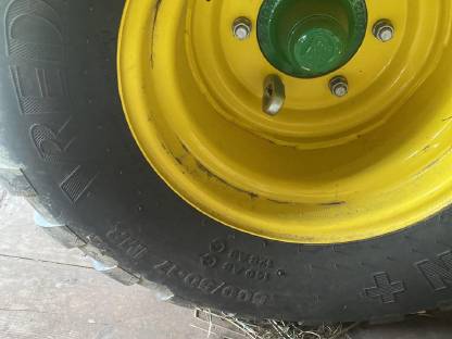 Bild 2:John Deere 451M