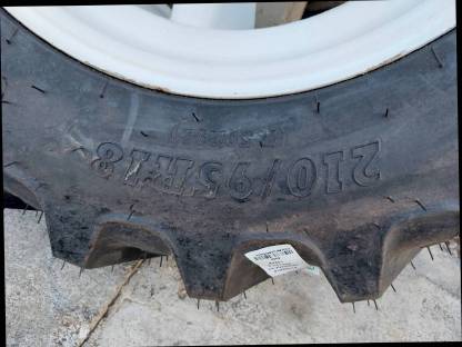 Bild 4:Zwillingsreifen BKT Agrimax 7.50 R18