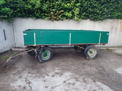 Bild 2:Traktoranhänger